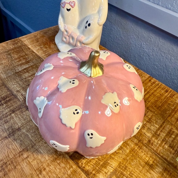 PINK GHOST PUMPKIN 🎃 🩷 👻 Ceramic Tabletop Decor NEW Tik Tok Viral Pinkoween NWT - Picture 1 of 4